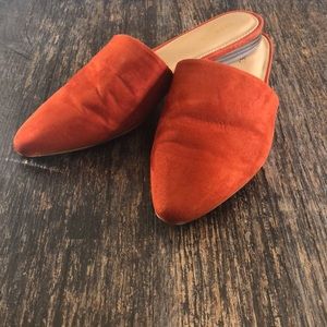 Rust flat mule